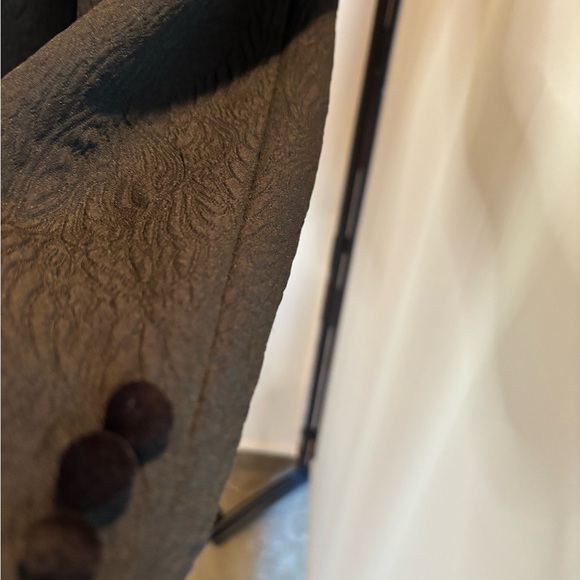 Elegant Black Textured Blazer - Picture 10 of 12